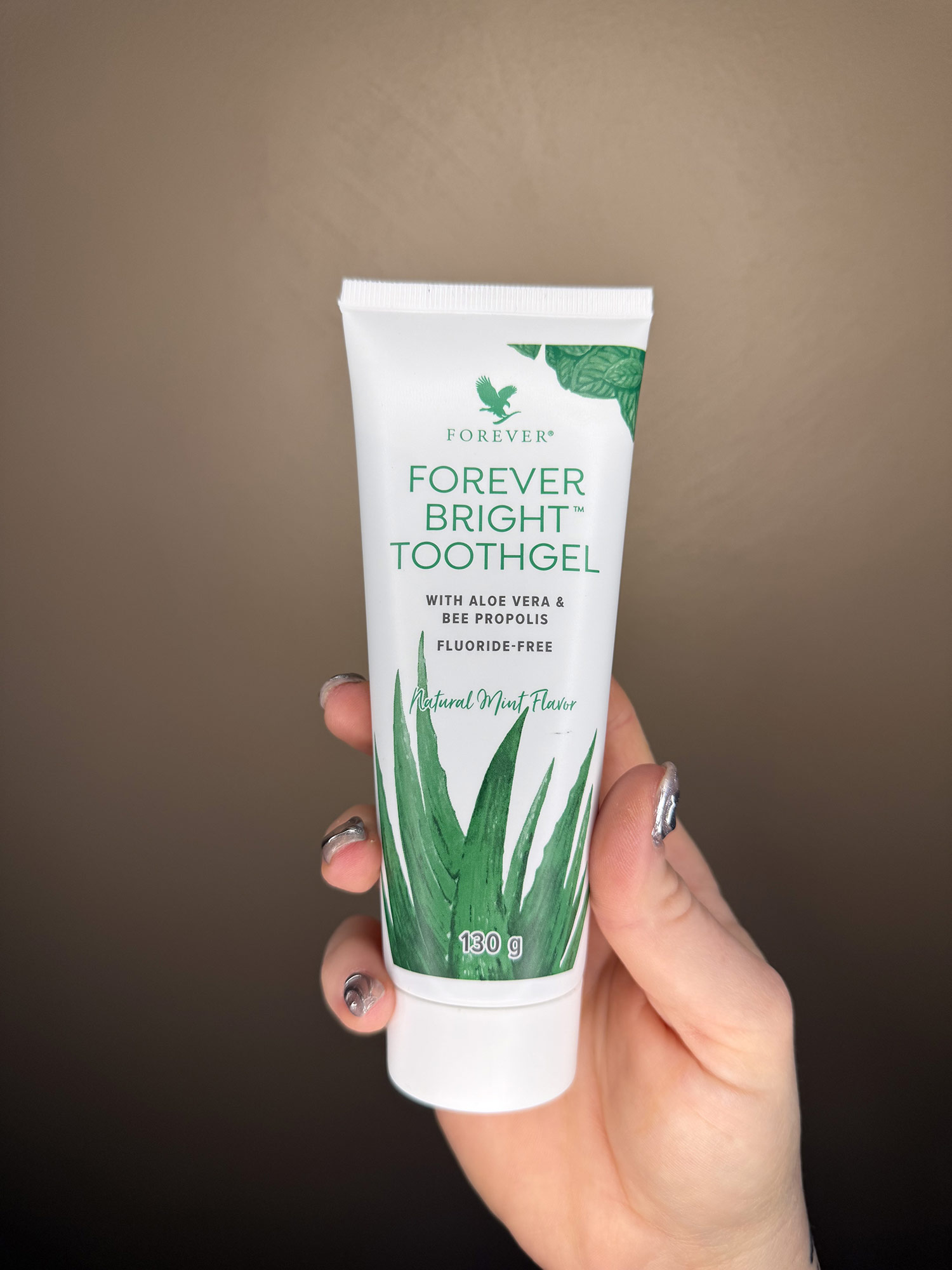 Gel dentifrice Forever Bright à l’aloe vera, mis en avant par lestudiomarilou à Castelnaudary